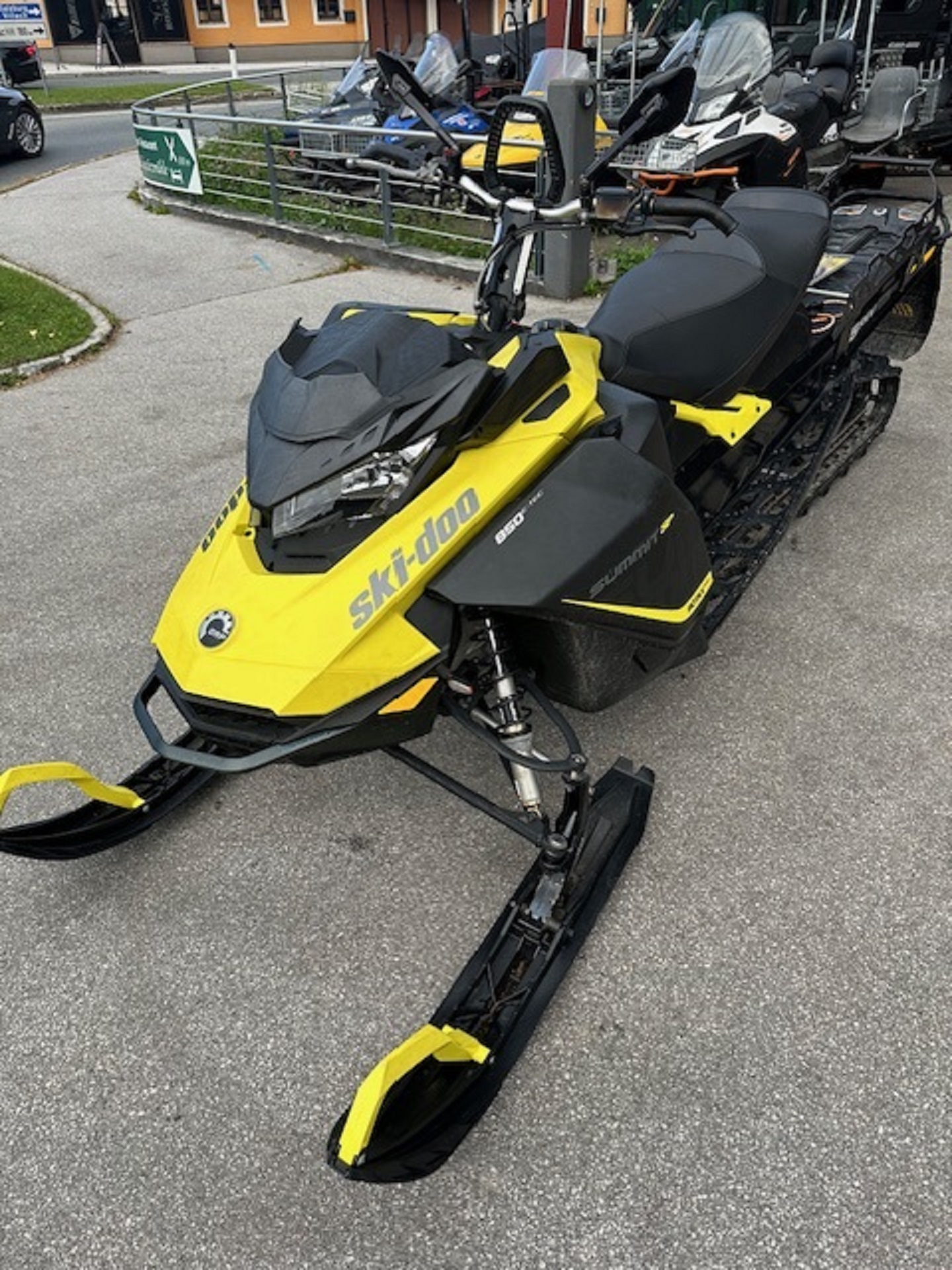 Motorschlitten Ski-doo Summit 850 E-T – Bild 2