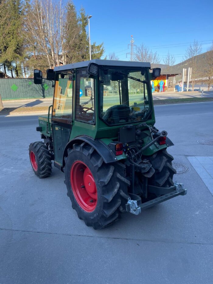 Traktor Fendt 250V - sehr guter Zustand (generalsaniert) – Bild 3