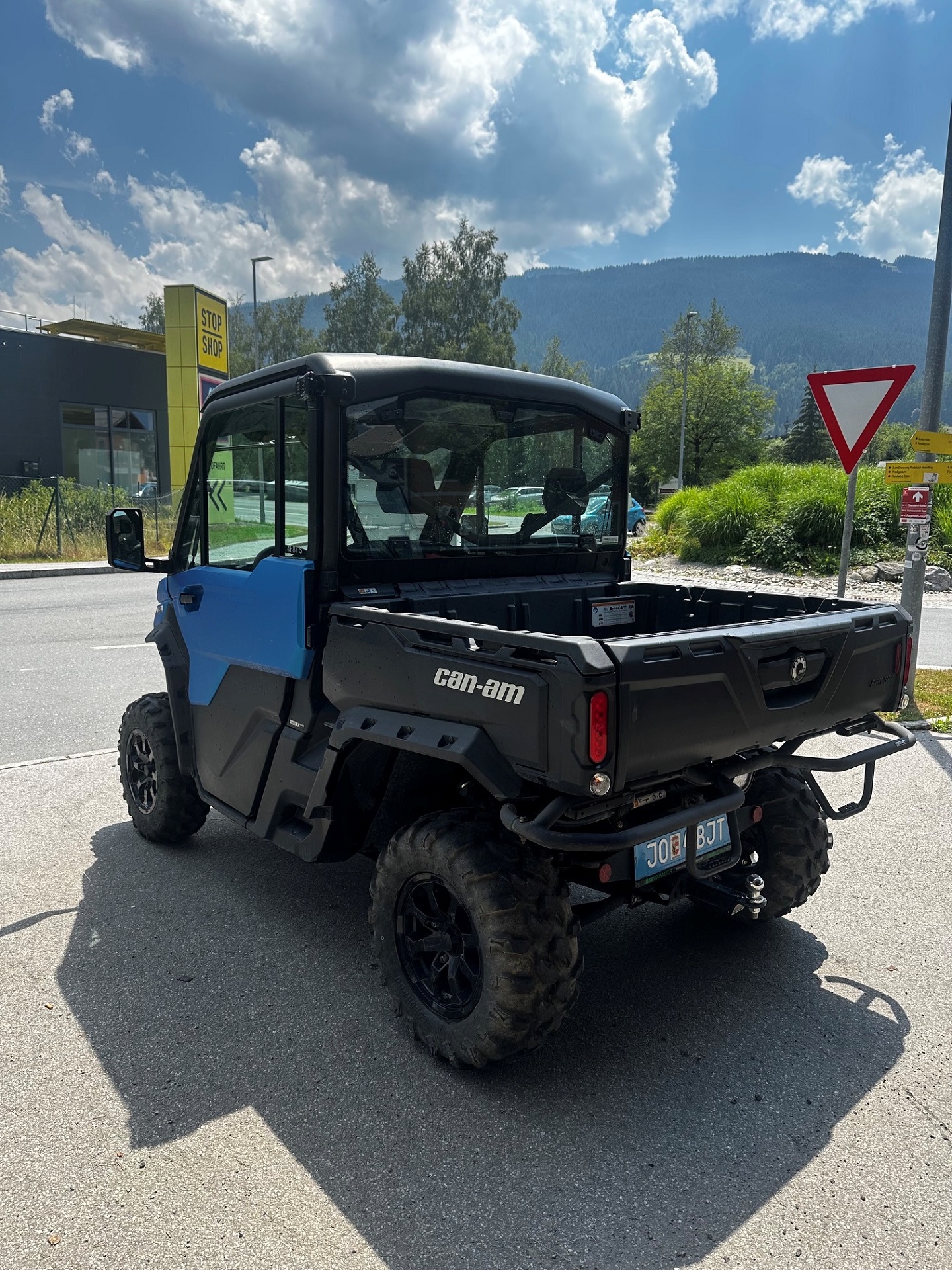 SSV Can-am Traxter HD10 blau foliert – Bild 2