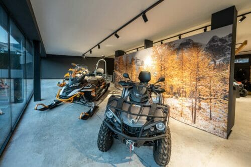 ATV Quad und Motorschlitten in der Ausstellung