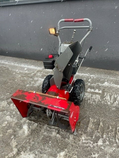 canadiana 827 04